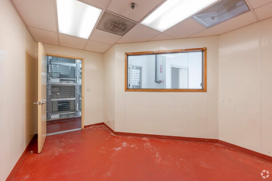 More Photos Of 1 Brockway Pl, White Plains Veterinarian Kennel For Lease