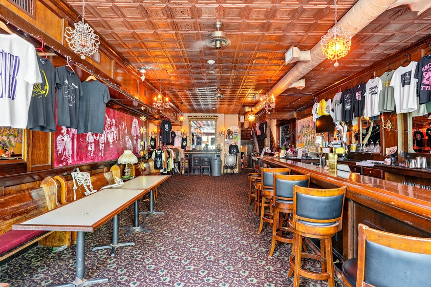 More Photos Of 1123 Walnut St, Philadelphia Bar For Sale
