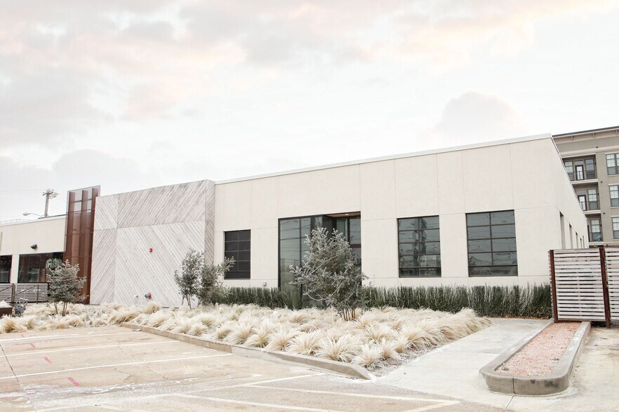 More Photos Of 222 S Kenosha Ave, Tulsa Storefront Retail Office For Lease