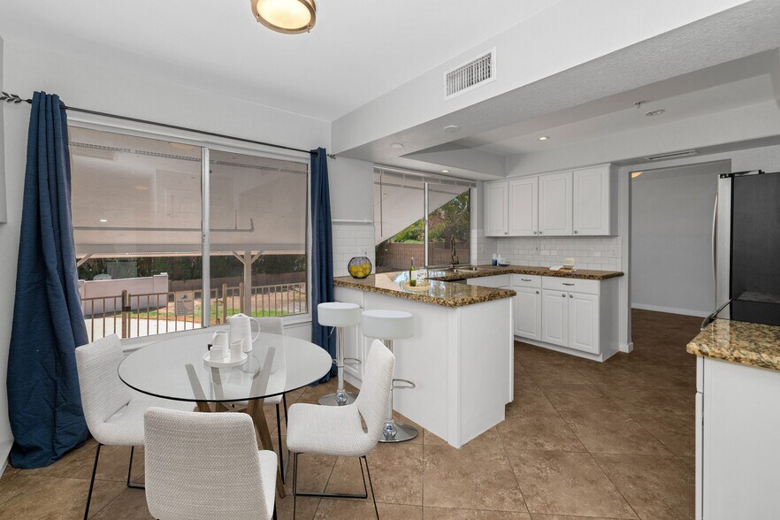 More Photos Of 1927 E Crocus Dr, Phoenix Specialty For Lease