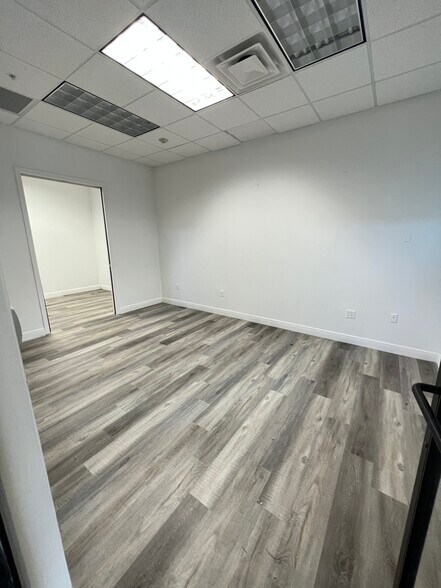 More Photos Of 17800 Bali Blvd, Winter Garden Office For Sale