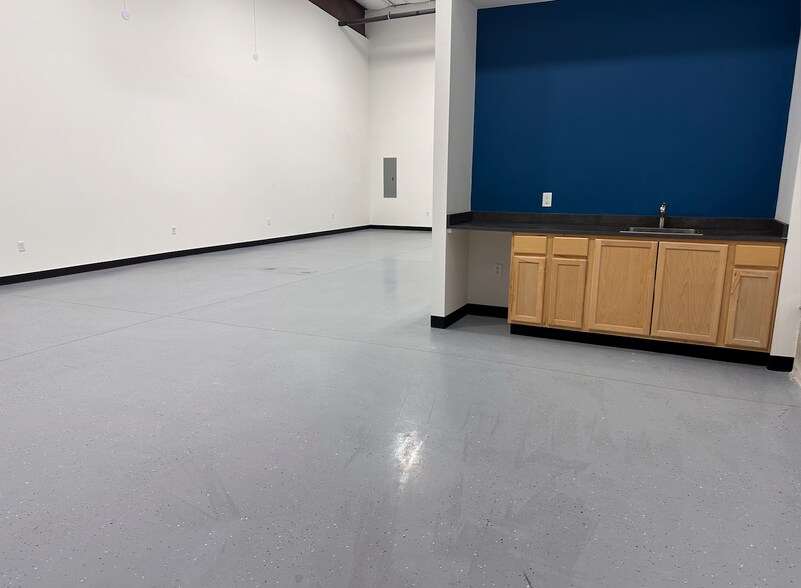 More Photos Of 7601 S Congress Ave, Austin Warehouse For Lease