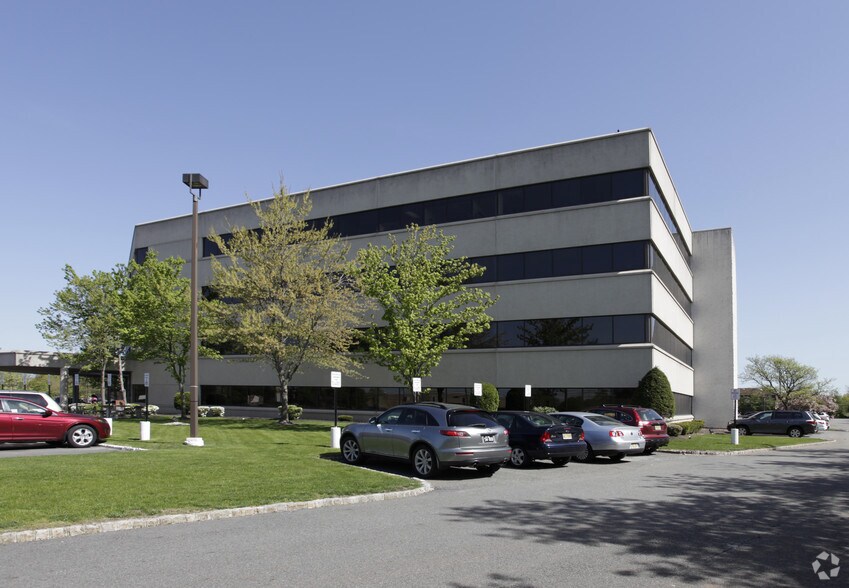 More Photos Of 100 Metroplex Dr, Edison Office For Lease