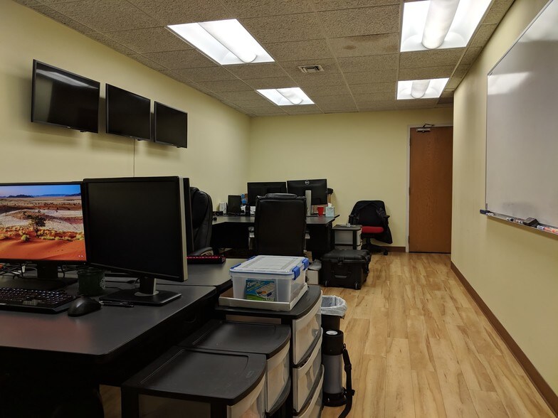 More Photos Of 722 N Grand Ave, Waukesha Office For Sale