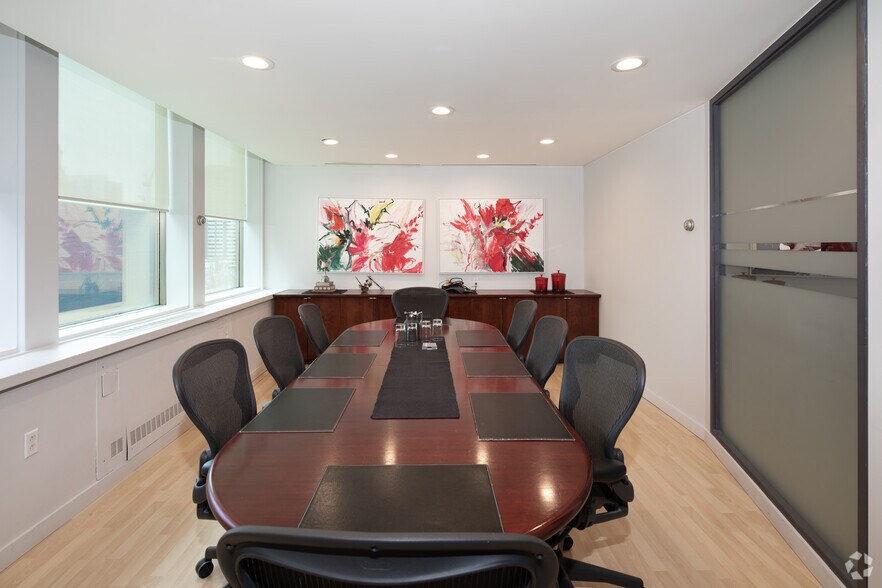 More Photos Of 121 Richmond St W, Toronto Office For Lease