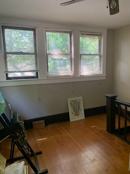 More Photos Of 103 W Stone Ave, Greenville Office For Sale
