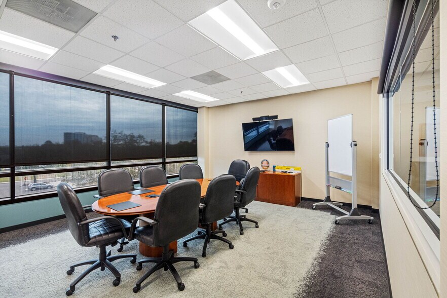 More Photos Of 6801 E Hillsborough Ave, Tampa Office Residential For Lease