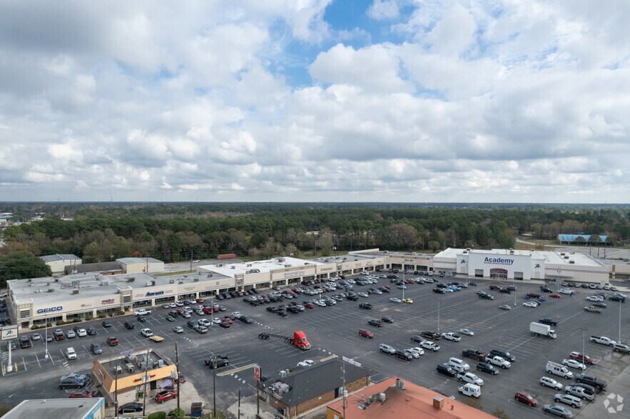 More Photos Of 1461-1473 Spring Cypress Rd, Spring Storefront For Lease