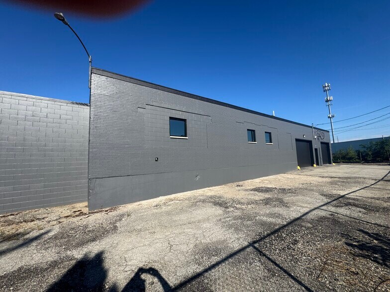 More Photos Of 320 N Main St, Goshen Manufacturing For Lease