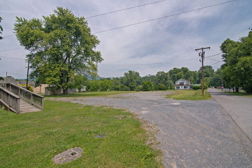 More Photos Of 101 Davis st, Alderson Freestanding For Sale