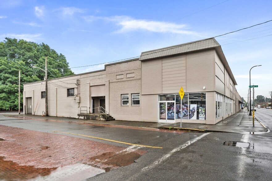 More Photos Of 300 S Tower Ave, Centralia Storefront Retail Office For Sale