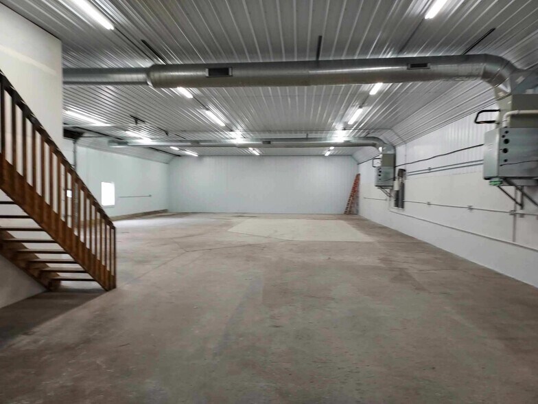 More Photos Of 945 5th Ave SE, Hutchinson Light Manufacturing For Lease