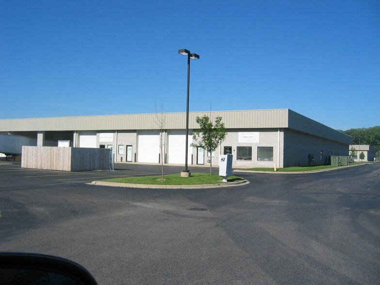 Primary Photo Of 10611-10685 Wolf Dr, Huntley Warehouse For Lease