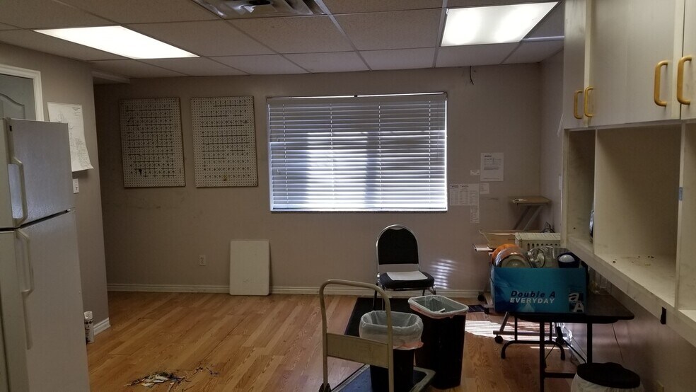 More Photos Of 12541 Minuteman Dr, Draper Auto Repair For Sale