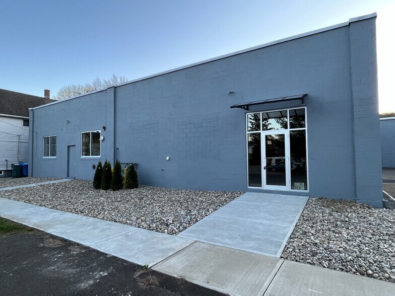 More Photos Of 110 Webb St, Hamden Warehouse For Sale