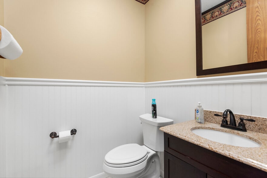 More Photos Of 1214 Stonehollow Dr, Kingwood Office For Sale