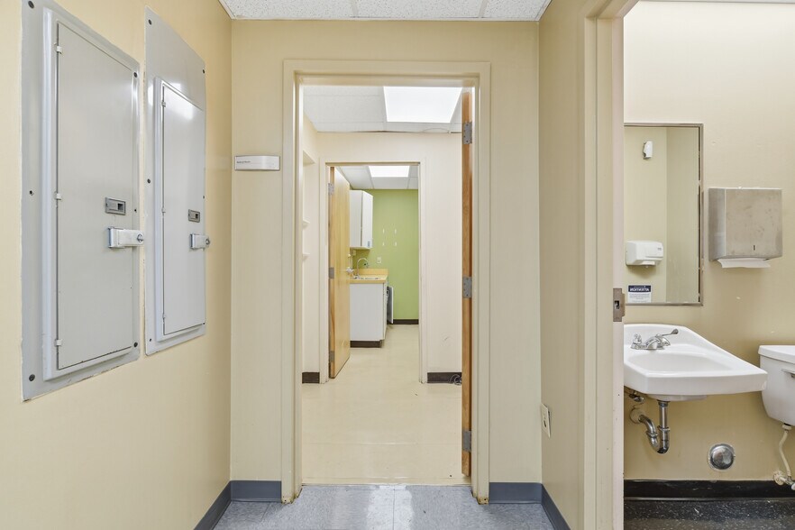 More Photos Of 534 Sumner Ave, Springfield General Retail For Lease