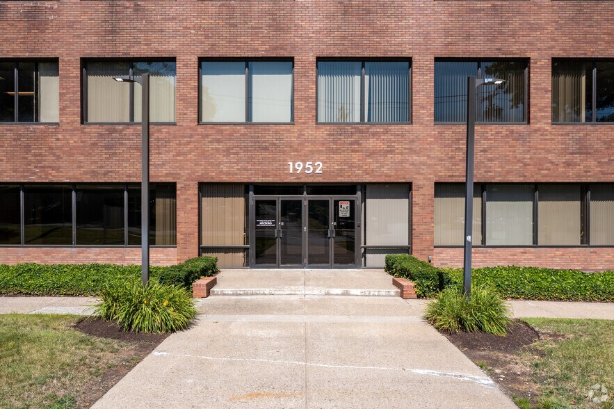 More Photos Of 1952 Whitney Ave, Hamden Medical For Lease