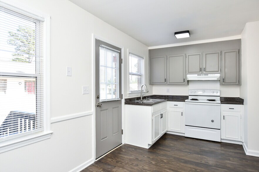 More Photos Of 1114 N Franklin Rd, Greenville Apartments For Sale