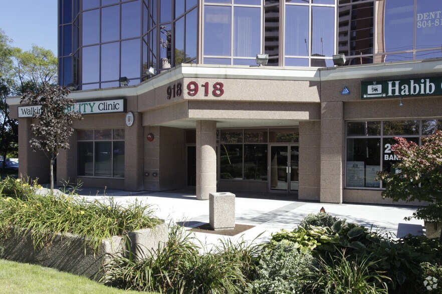More Photos Of 918 Dundas St E, Mississauga Office For Lease