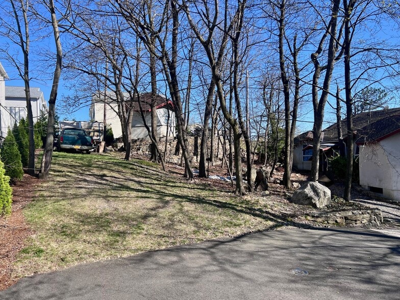 More Photos Of 18 Highland Rd, Stamford Land For Sale