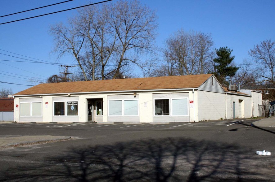 More Photos Of 351 Walnut St, Agawam Storefront For Sale