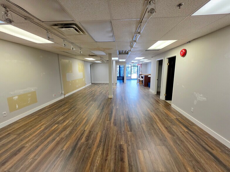 More Photos Of 1530 Kingsway Ave, Port Coquitlam Warehouse For Lease