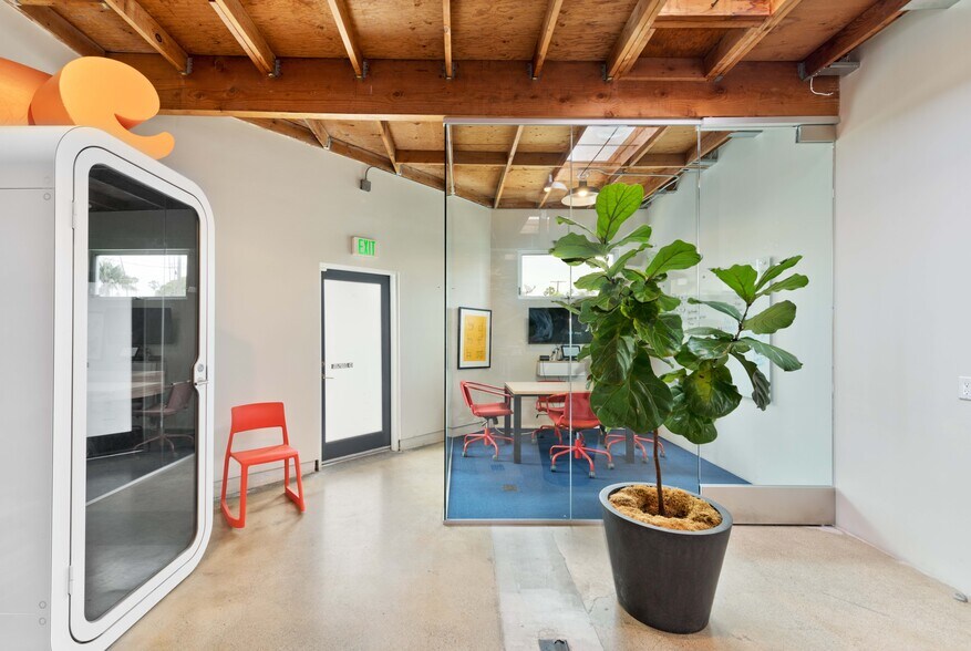 More Photos Of 2116 Zeno Pl, Venice Loft Creative Space For Lease