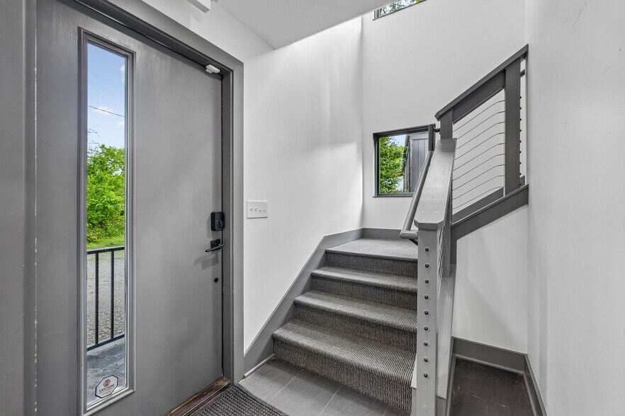 More Photos Of 2831 Azalea Pl, Nashville Office Residential For Lease