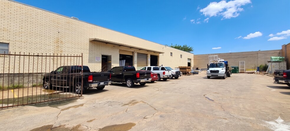 More Photos Of 2819 Blystone Ln, Dallas Distribution For Lease