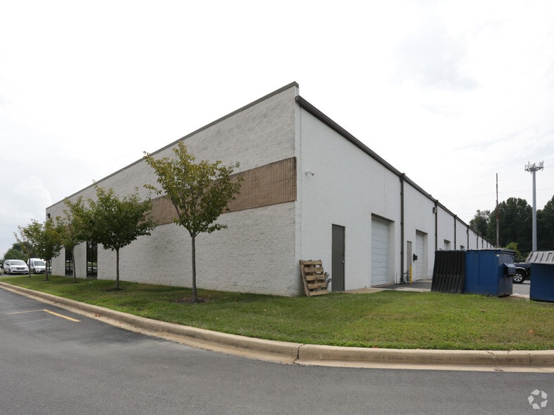 More Photos Of 500-518 First State Blvd, Stanton Unknown For Lease