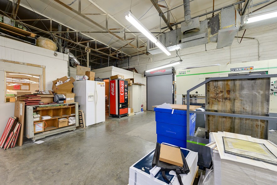 More Photos Of 2154 Irving Blvd, Dallas Light Distribution For Lease