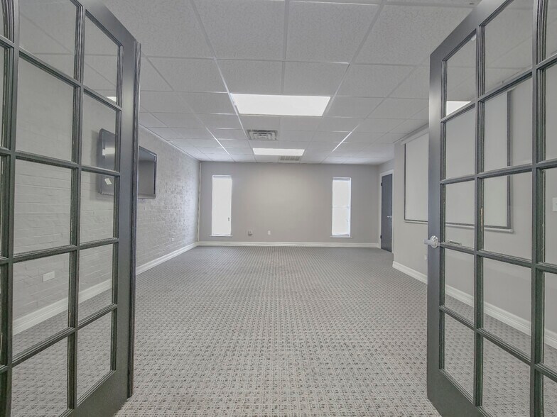 More Photos Of 6001 Nw Expressway, Oklahoma City Office For Sale