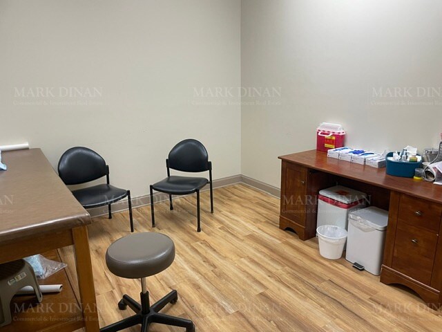 More Photos Of 402 Airport Commons Dr, Calera Medical For Lease