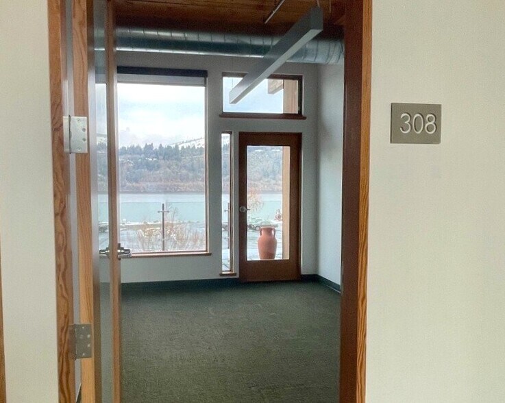 More Photos Of 501 Portway Ave, Hood River Office Residential For Lease