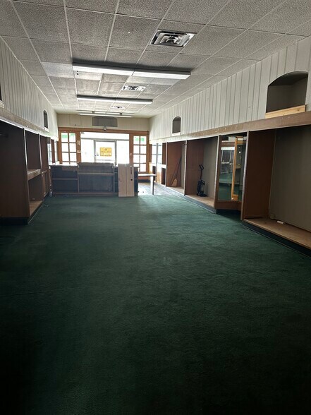 More Photos Of 10 E Main St, Shawnee Storefront For Lease