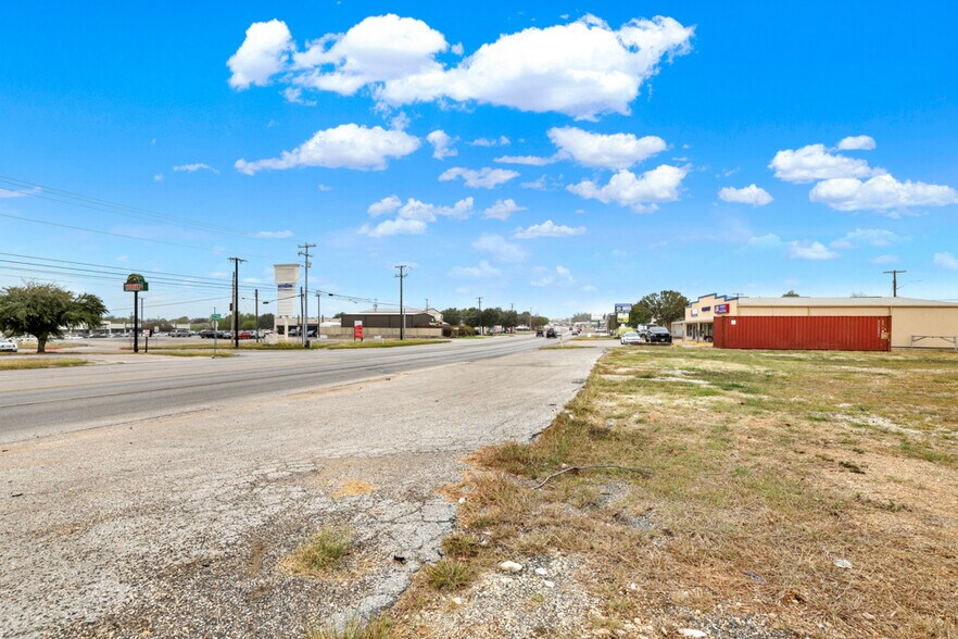 More Photos Of 596 S Business Ih 35, New Braunfels Freestanding For Lease