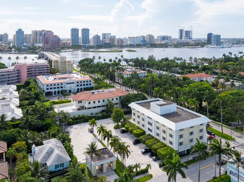 More Photos Of 400 Royal Palm Way, Palm Beach Office For Lease