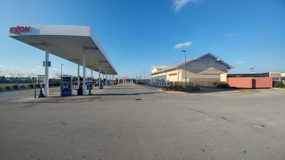 More Photos Of 925 Seaside Rd SW, Ocean Isle Beach General Retail For Lease