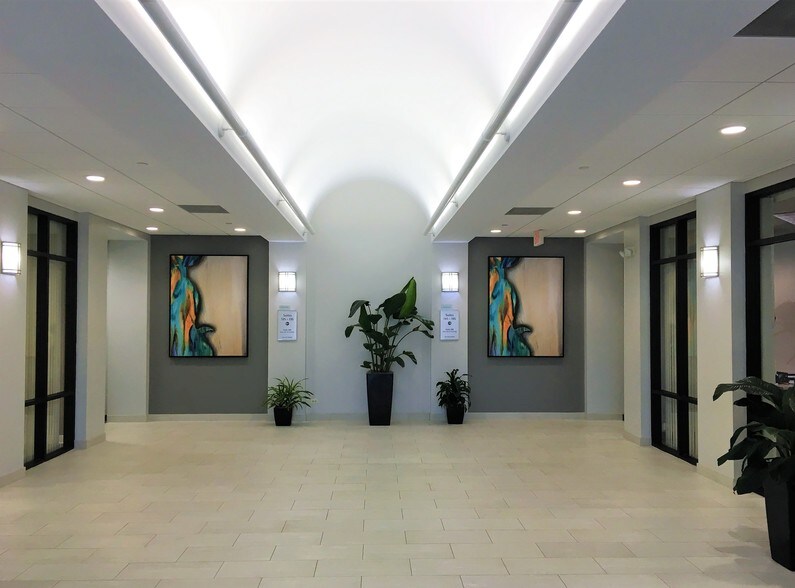 More Photos Of 3100 W Higgins Rd, Hoffman Estates Medical For Lease