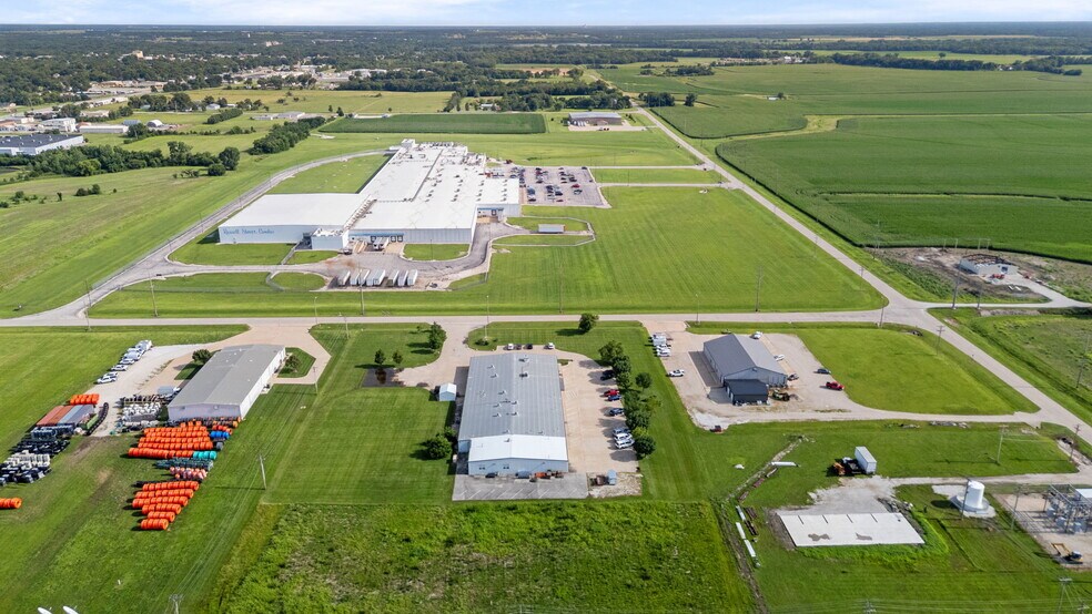 More Photos Of 900 W Miller Rd, Iola Manufacturing For Sale