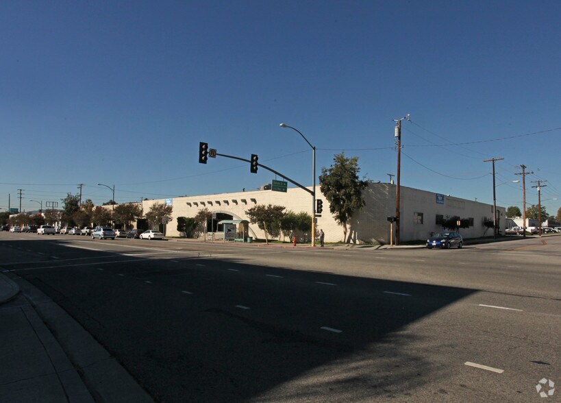 Primary Photo Of 2249 N Hollywood Way, Burbank Distribution For Lease