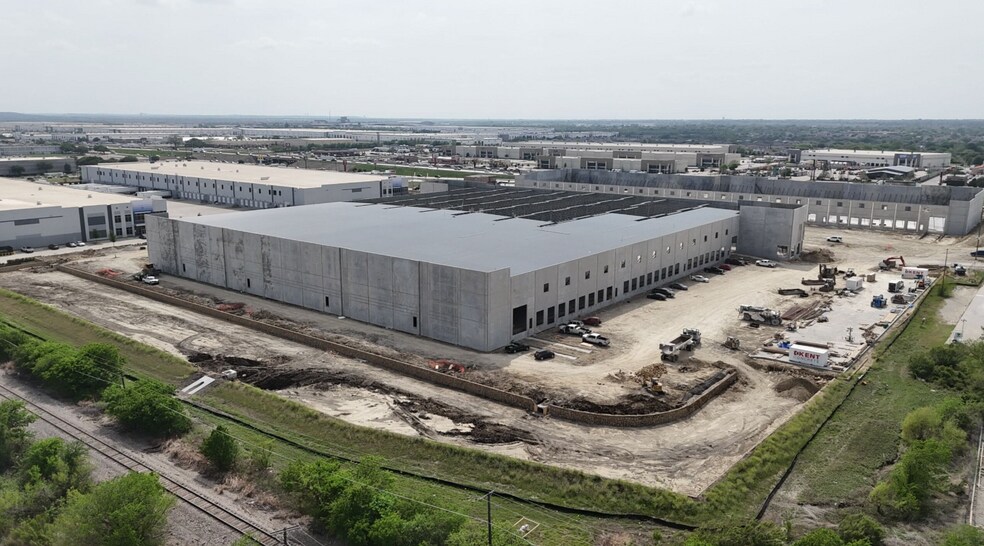 More Photos Of 7901 South Fwy, Fort Worth Unknown For Lease