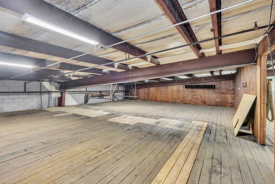 More Photos Of 121 Trotter Industrial Ln, Saluda Warehouse For Lease