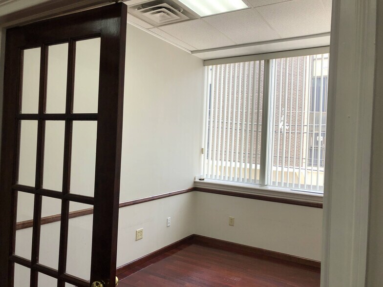 More Photos Of 407-409 39th St, Union City Medical For Lease