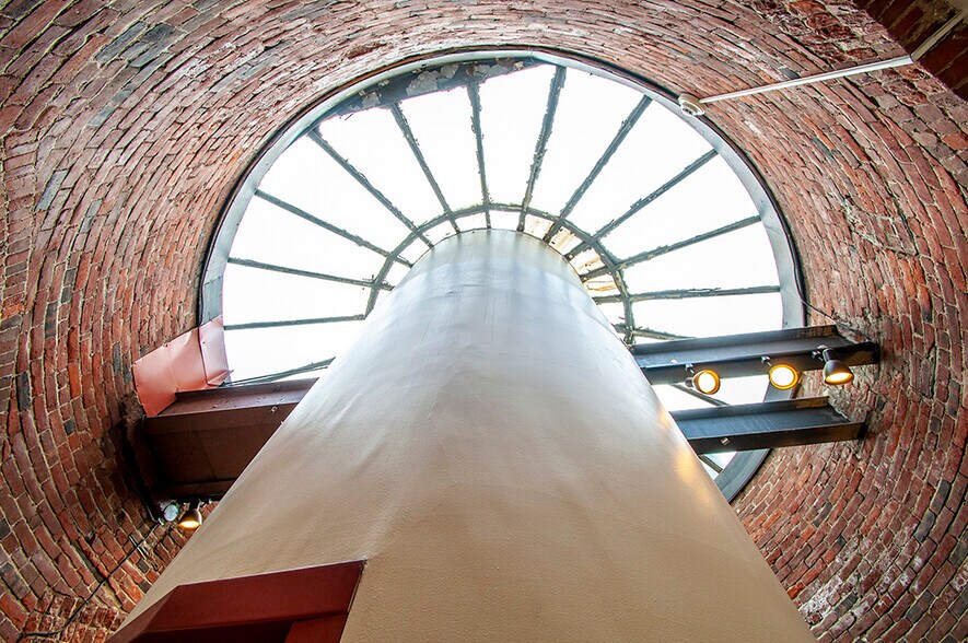 More Photos Of 2 Park Plz, Boston Office For Lease