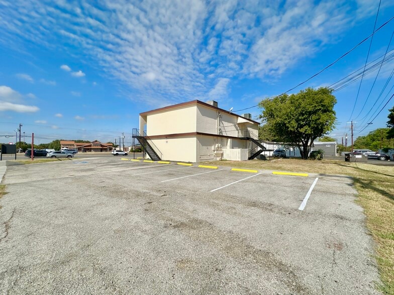 More Photos Of 7205 Bandera Rd, San Antonio Unknown For Lease