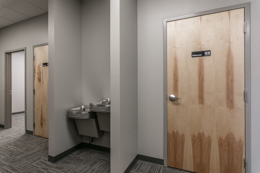 More Photos Of 111 Imperial Blvd, Hendersonville Office Residential For Lease