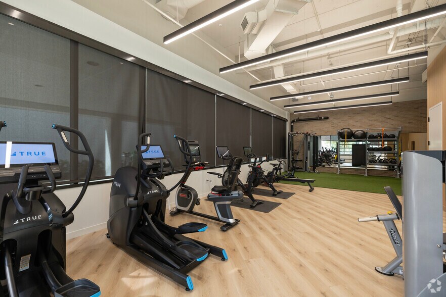 More Photos Of 100 2nd Ave S, Saint Petersburg Office For Lease