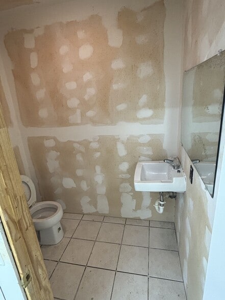 More Photos Of 409 Hazel Ave, Ewing Warehouse For Sale